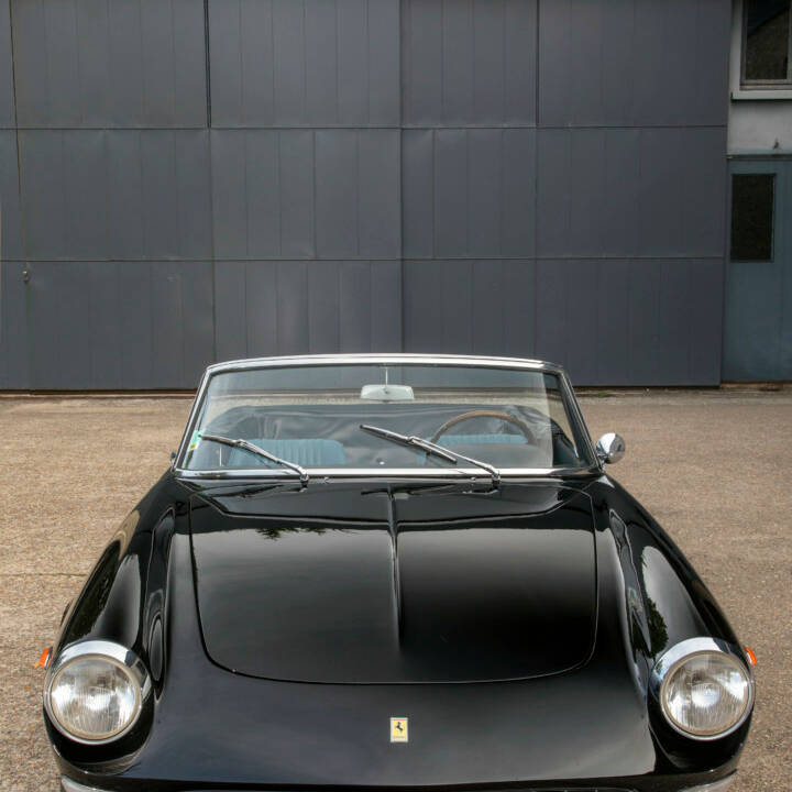 Afbeelding 7/46 van Ferrari 275 GTS (1965)