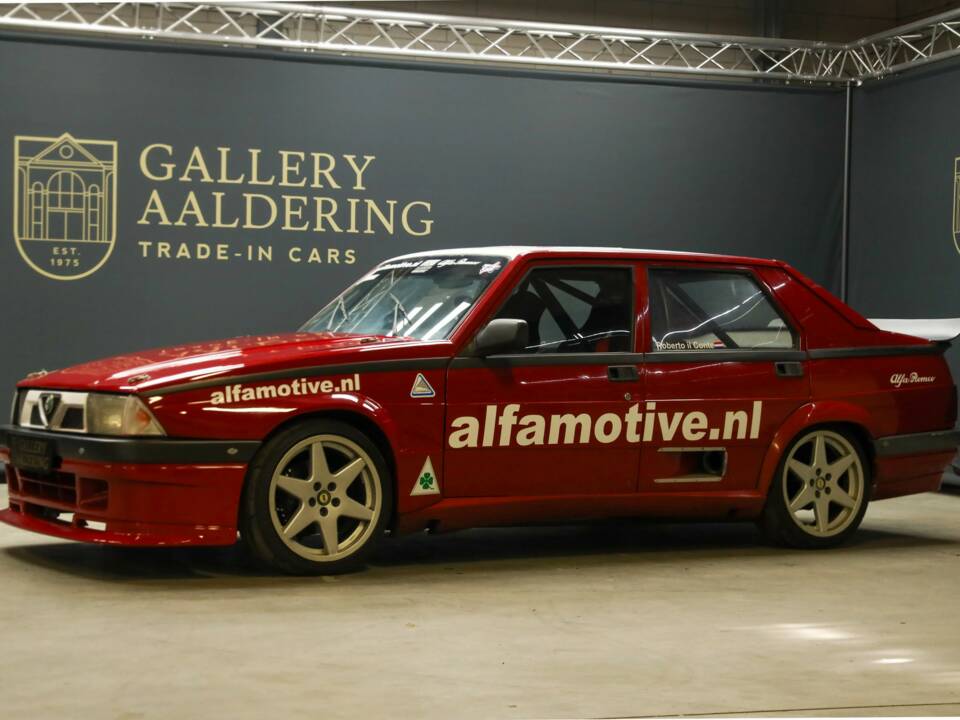 Image 20/50 de Alfa Romeo 75 3.0 V6 QV (1990)