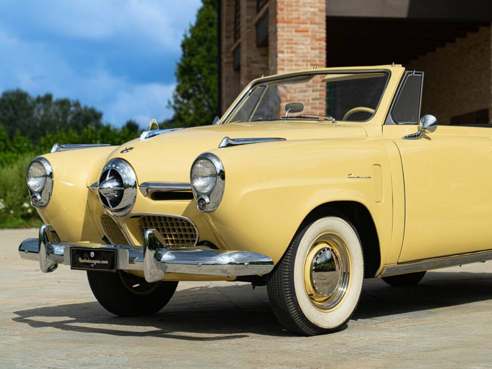 Image 24/50 of Studebaker Champion Regal DeLuxe Convertible (1950)