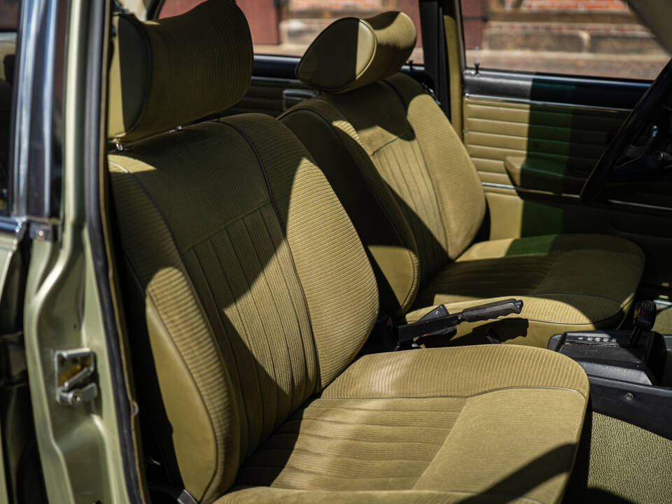 Image 38/46 of BMW 525 (1978)