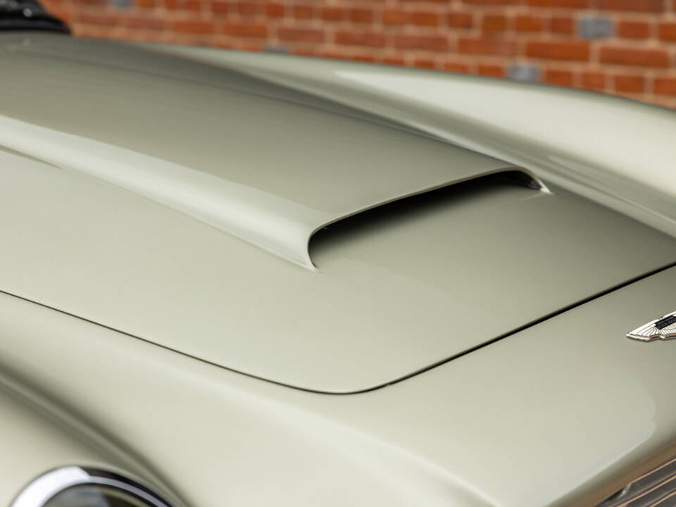 Immagine 27/57 di Aston Martin DB 6 Volante (1969)
