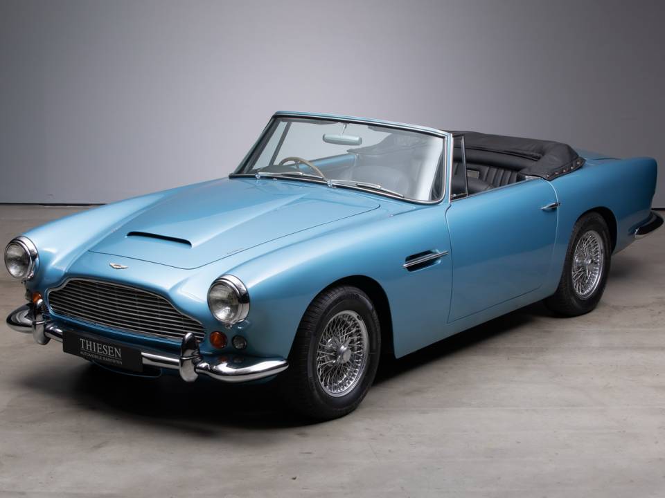 Immagine 2/49 di Aston Martin DB 4 Convertible Vantage (1963)