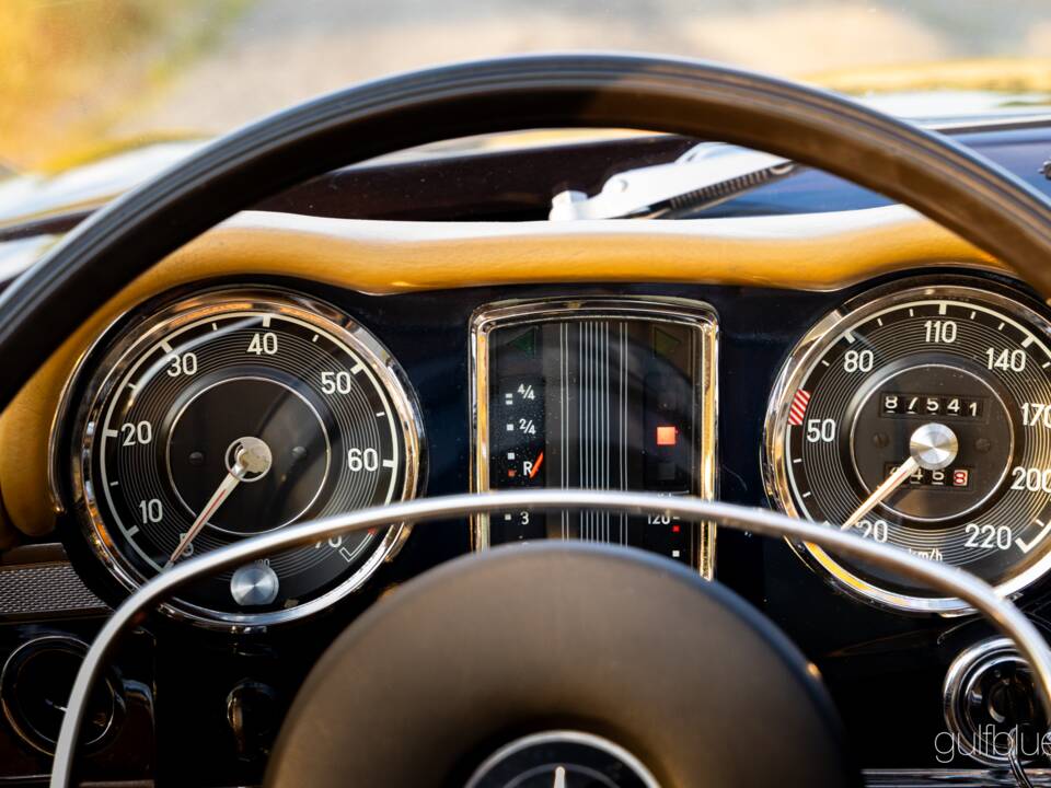Image 48/79 de Mercedes-Benz 280 SL (1969)