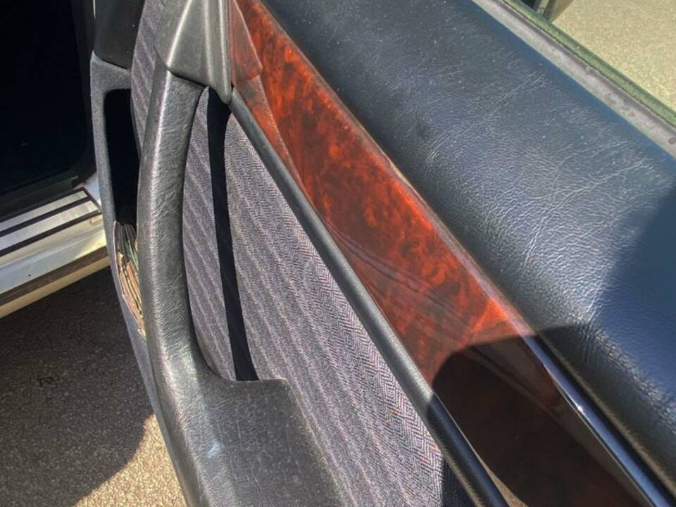 Bild 22/48 von Mercedes-Benz 200 E (1991)