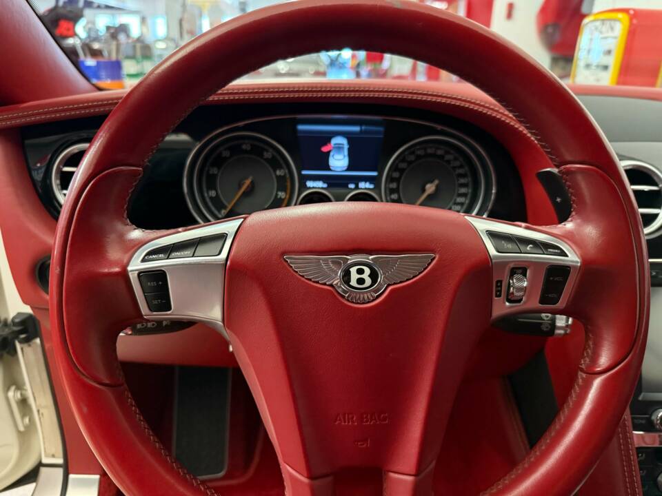 Image 14/20 of Bentley Continental GTC V8 (2012)
