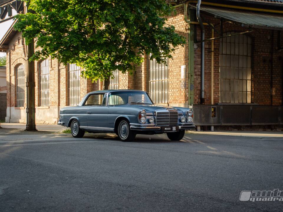 Afbeelding 2/18 van Mercedes-Benz 280 SE 3,5 (1973)