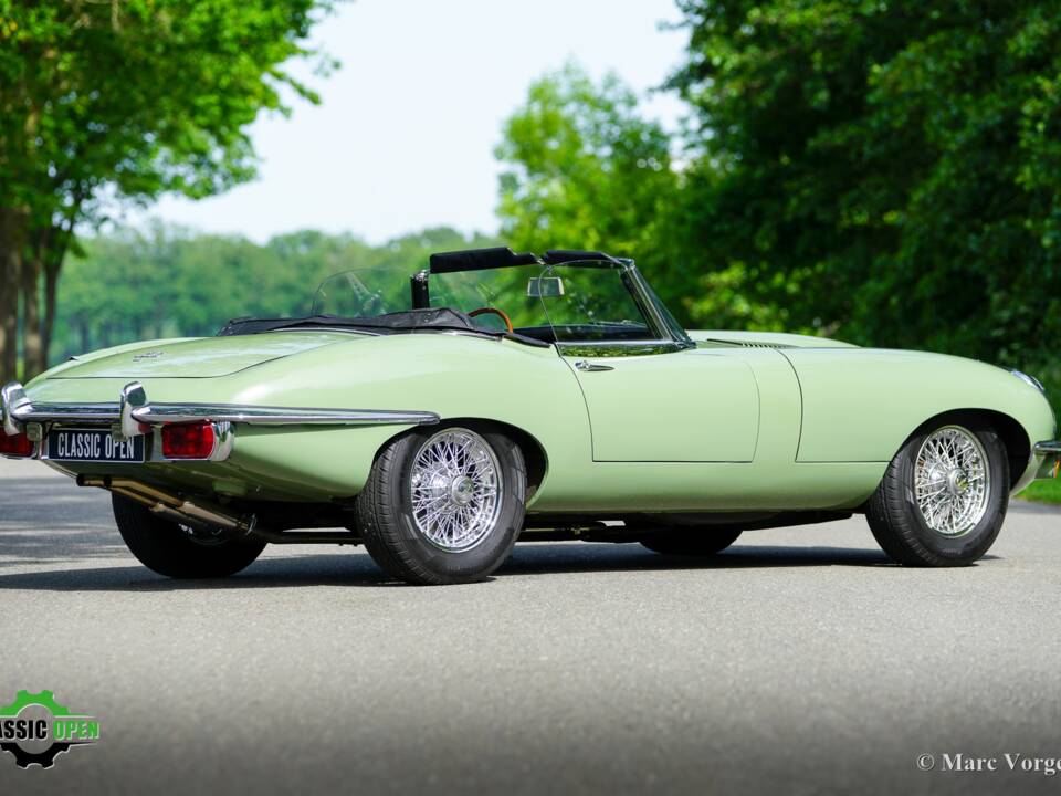Image 24/60 de Jaguar E-Type (1969)