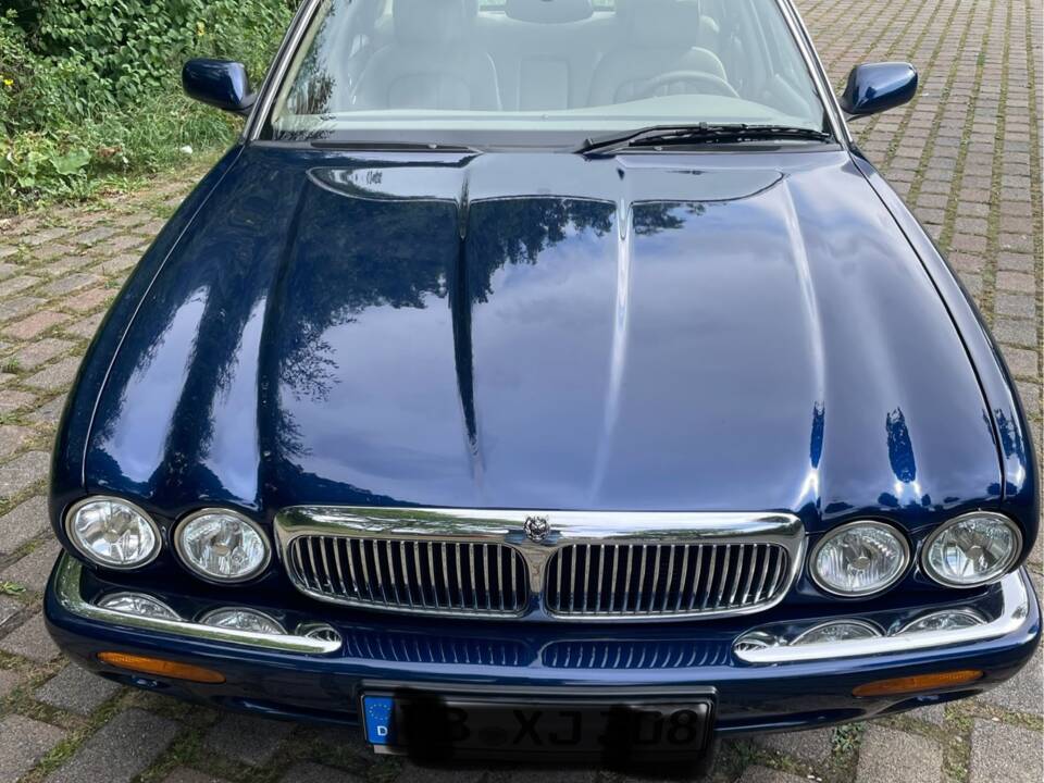 Image 14/19 of Jaguar XJ 8 Sovereign (2000)