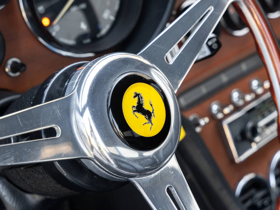 Image 37/69 of Ferrari 365 GT 2+2 (1969)