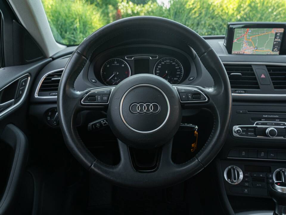 Bild 40/50 von Audi Q3 2.0 TDI quattro (2012)