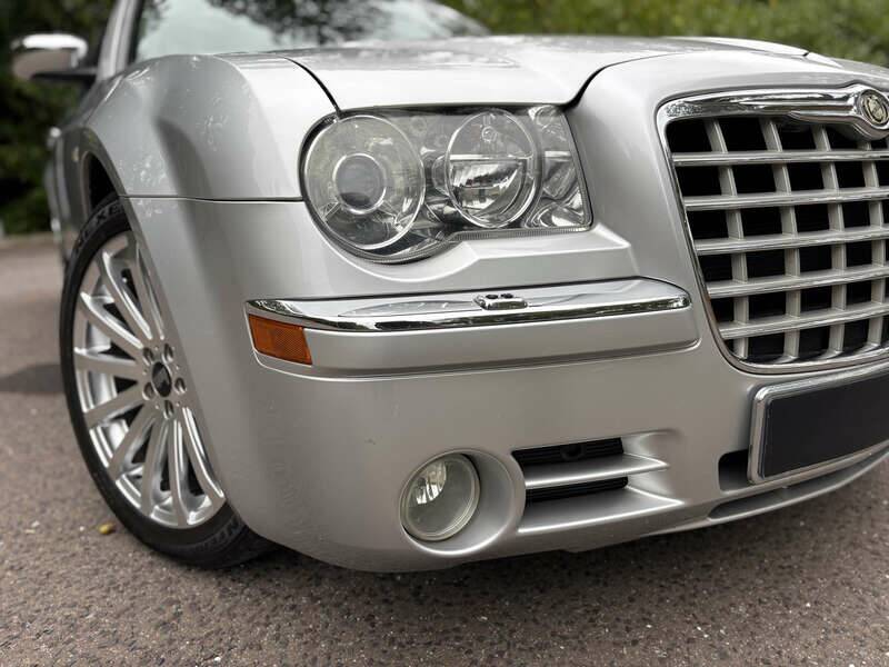 Image 8/50 of Chrysler 300 S (2008)