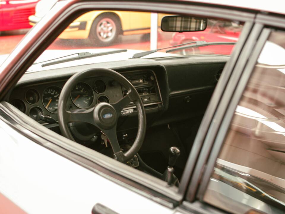 Image 22/34 of Ford Capri 2,8i (1981)