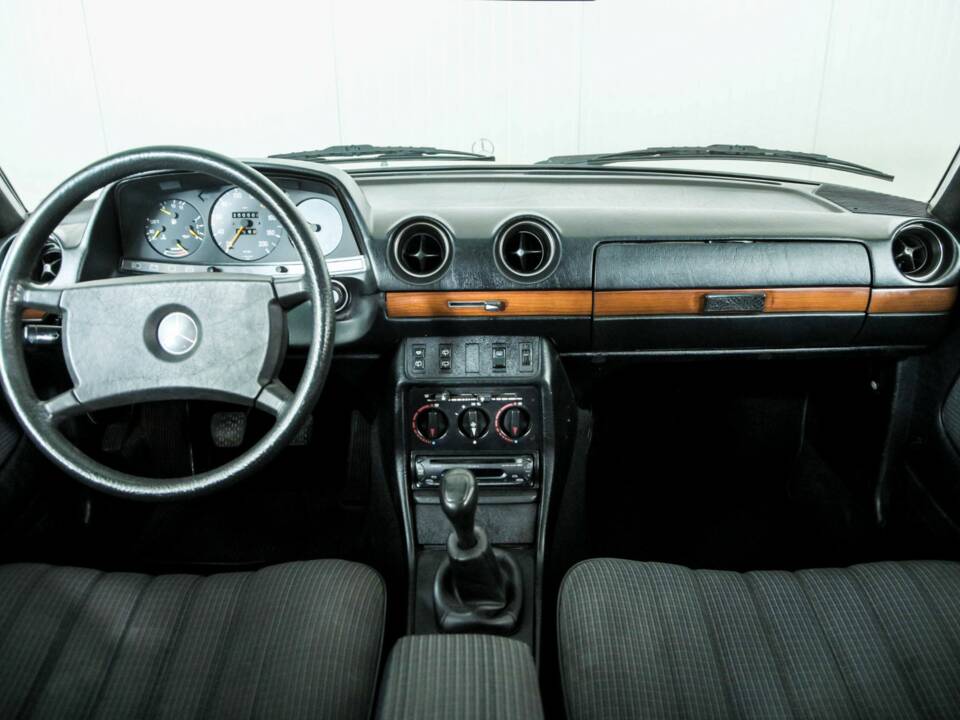 Image 7/50 of Mercedes-Benz 230 TE (1984)