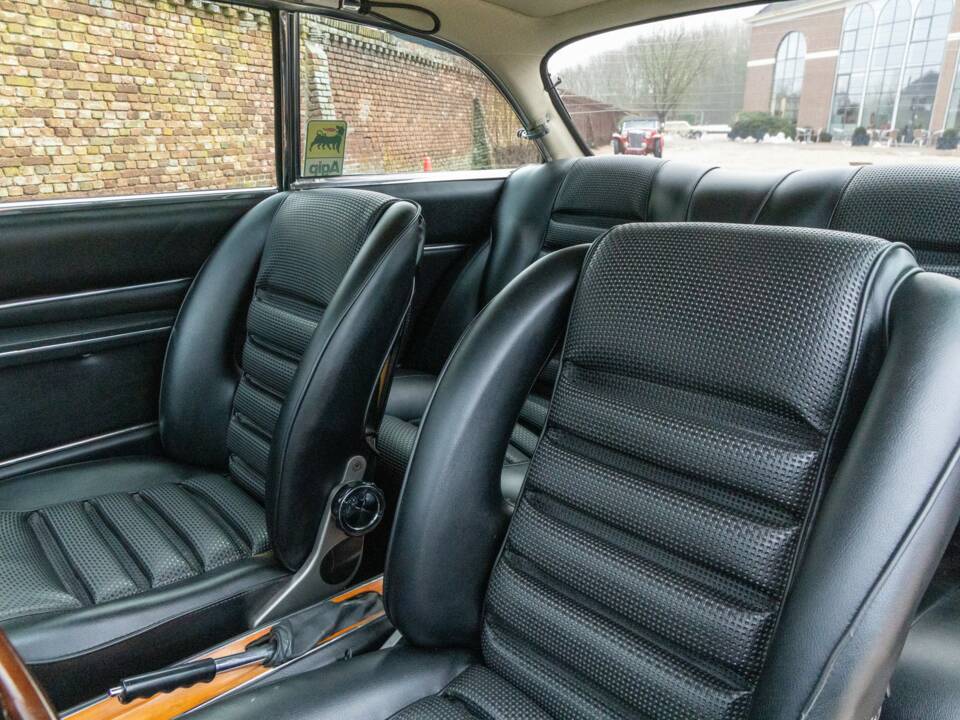 Image 14/50 de Alfa Romeo Giulia GT 1300 Junior (1972)