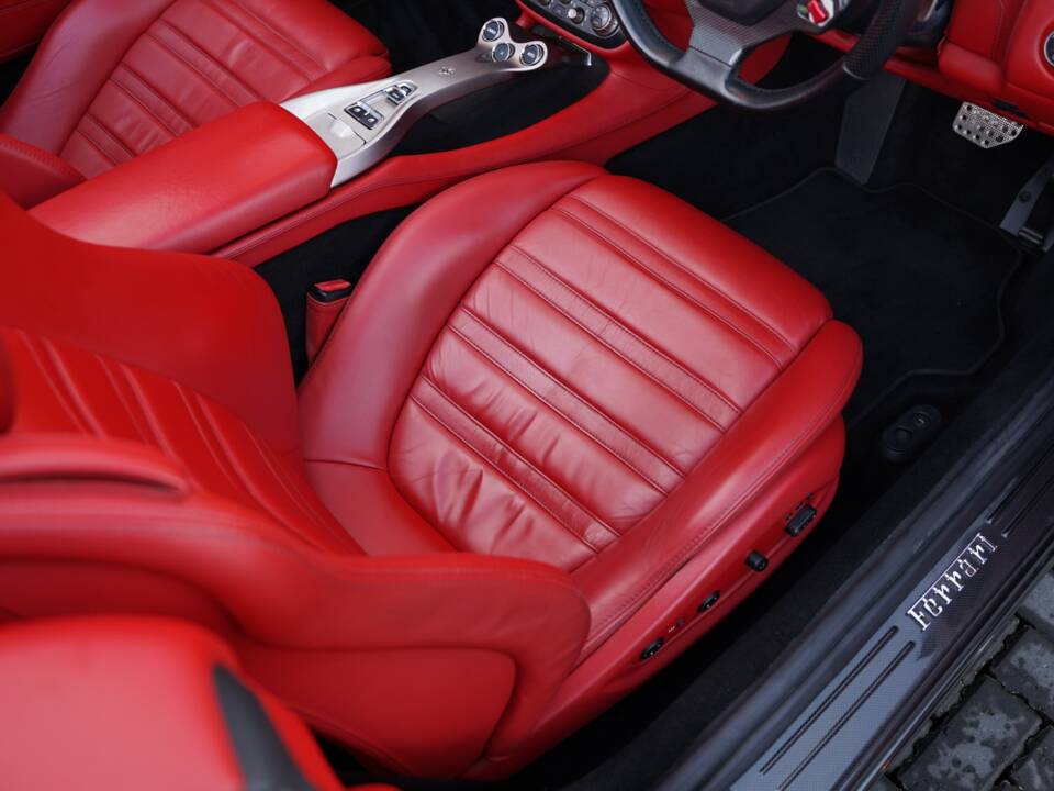 Image 19/50 of Ferrari California (2009)