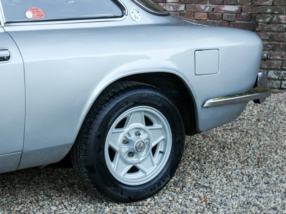 Image 18/50 of Alfa Romeo 1750 GT Veloce (1970)