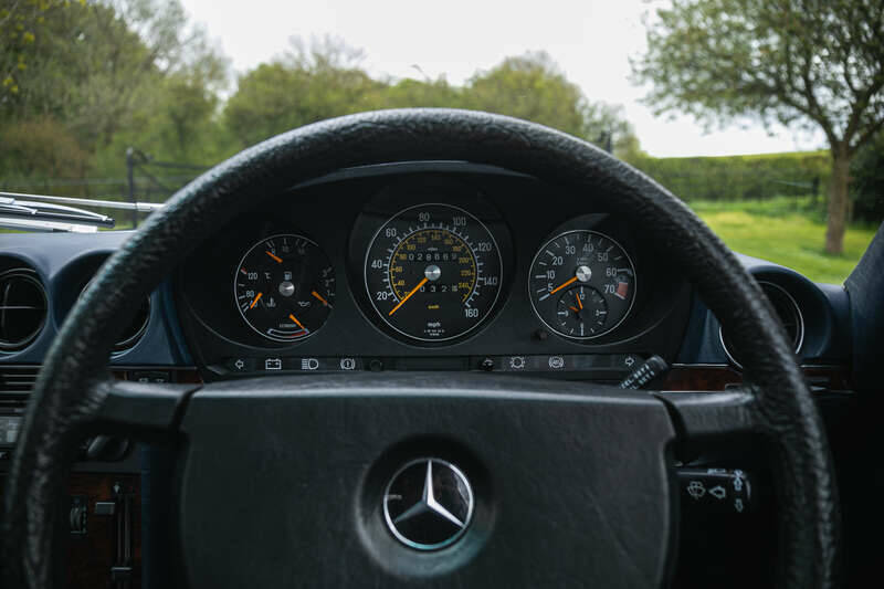 Image 13/37 de Mercedes-Benz 280 SL (1985)