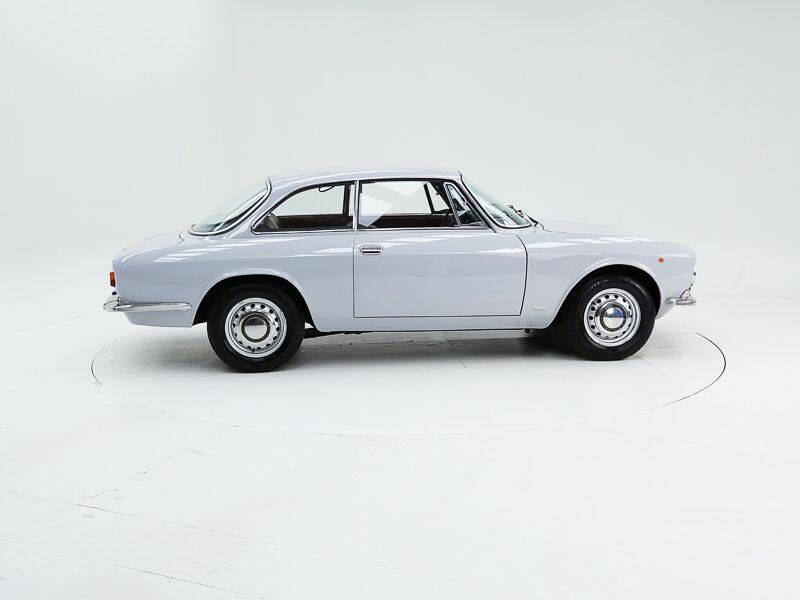 Bild 6/15 von Alfa Romeo Giulia 1300 GT Junior (1971)