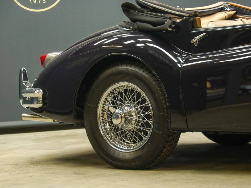 Image 47/50 of Jaguar XK 140 DHC (1955)