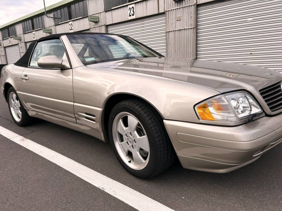 Image 16/25 of Mercedes-Benz SL 500 (1999)