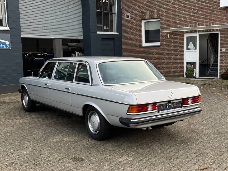 Image 13/51 of Mercedes-Benz 300 D lang (1985)