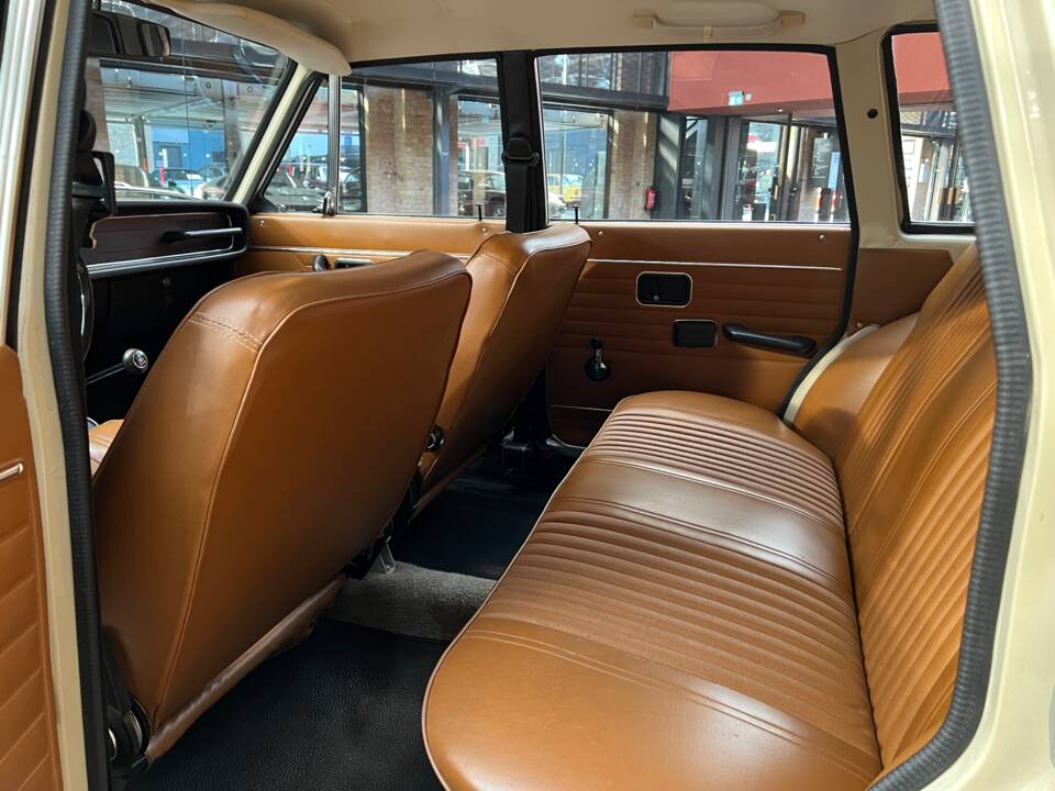 Image 19/35 of Volvo P 145 (1968)