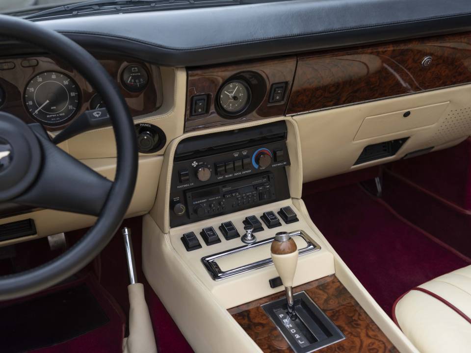 Immagine 22/29 di Aston Martin V8 EFi Volante (1987)