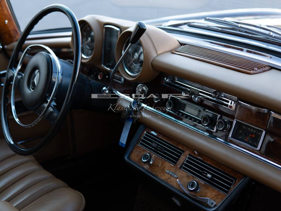 Bild 13/37 von Mercedes-Benz 280 SE (1969)