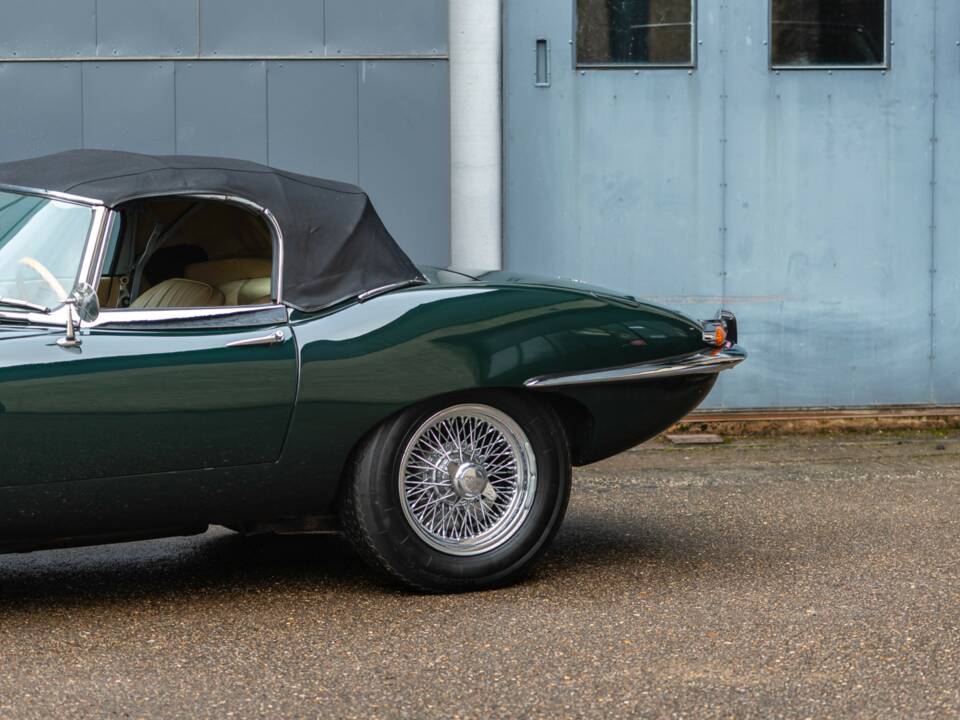 Image 7/48 de Jaguar Type E 4.2 (1965)