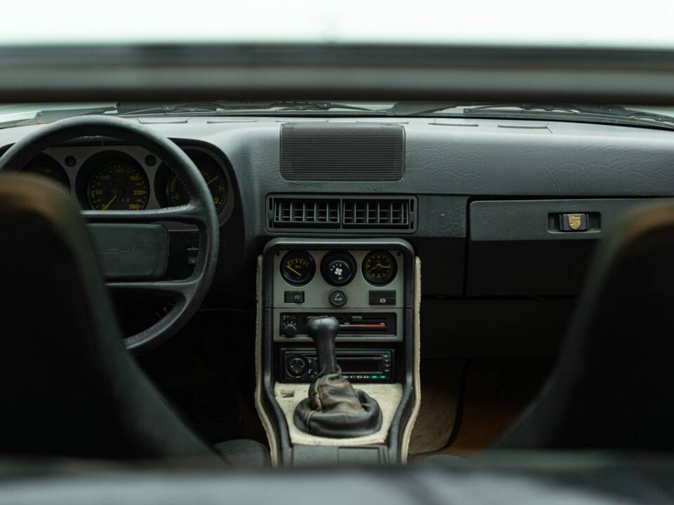 Bild 34/50 von Porsche 944 (1985)