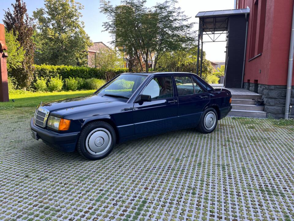 Immagine 1/15 di Mercedes-Benz 190 E 2.6 (1990)