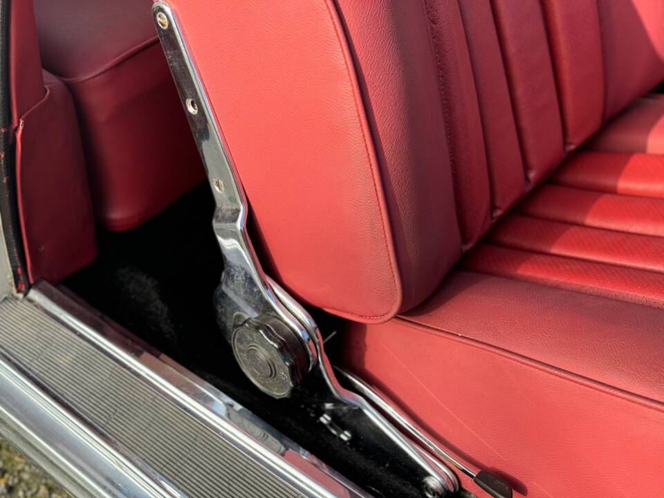 Image 88/132 of Mercedes-Benz 220 SE b (1963)