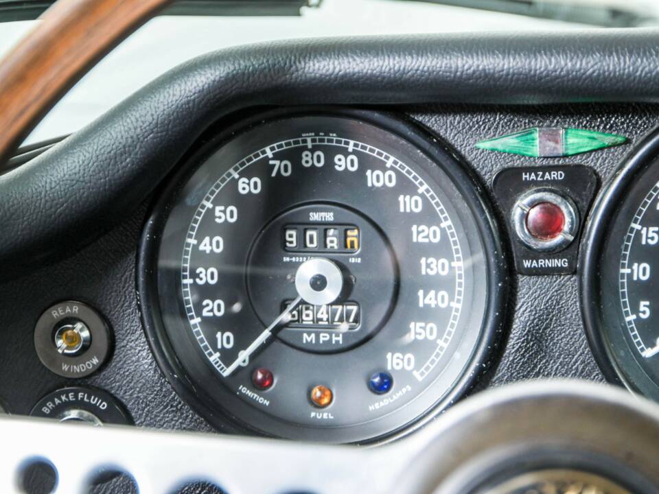 Image 17/47 de Jaguar E-Type (1969)