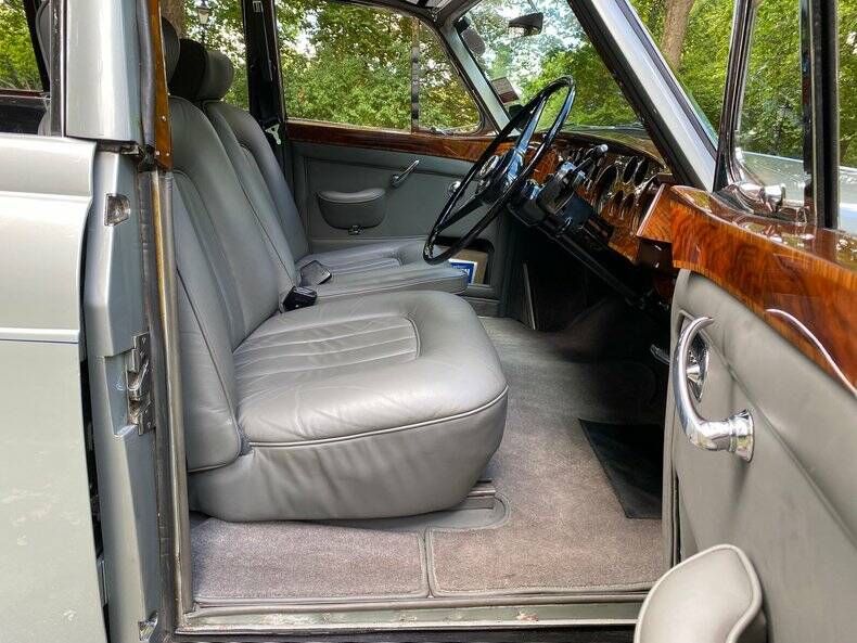 Image 3/50 de Bentley S 3 Continental Flying Spur (1963)