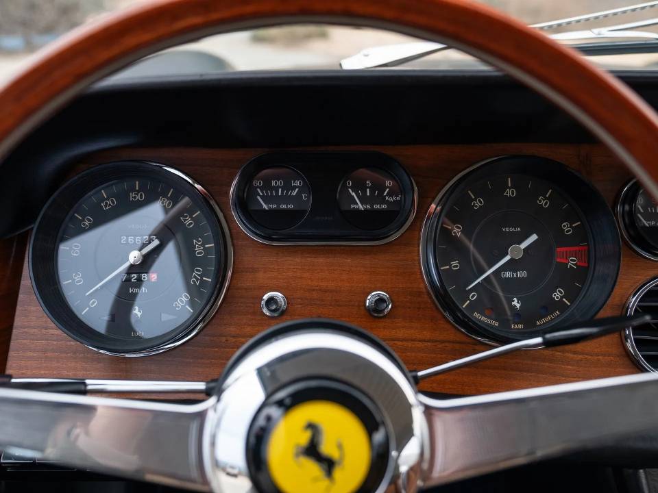 Imagen 5/38 de Ferrari 330 GT 2+2 (1966)