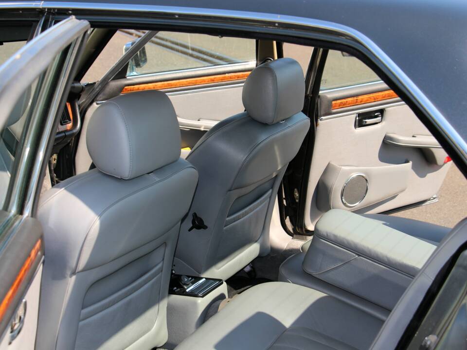 Imagen 7/12 de Daimler Double Six (1992)