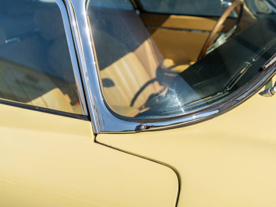 Image 38/78 de Jaguar E-Type (1969)