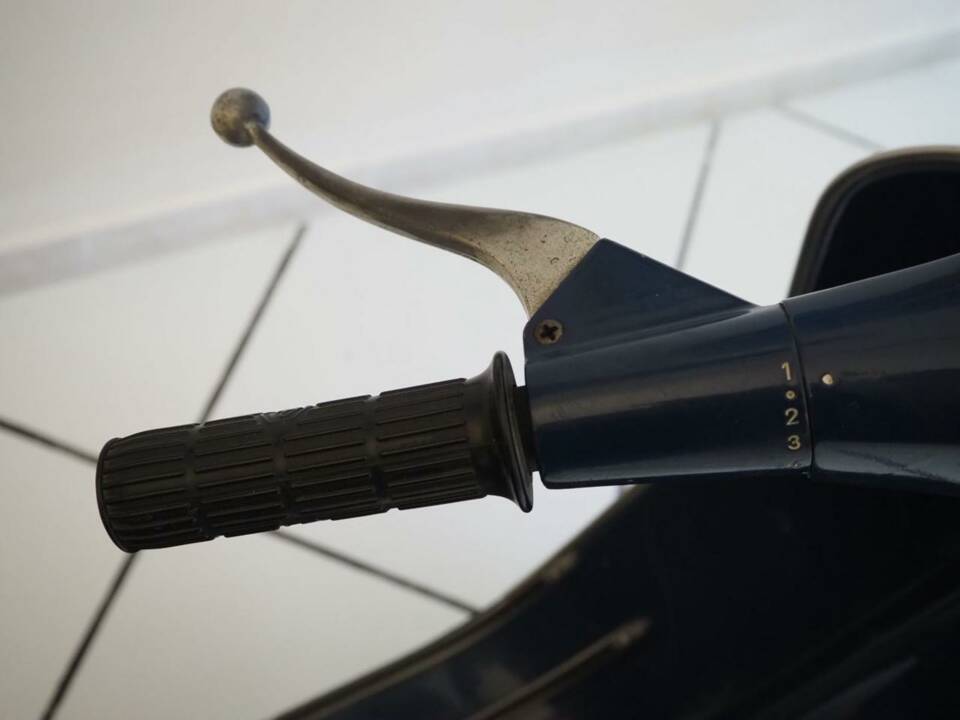 Image 8/28 of Piaggio Vespa 125 Primavera (1974)