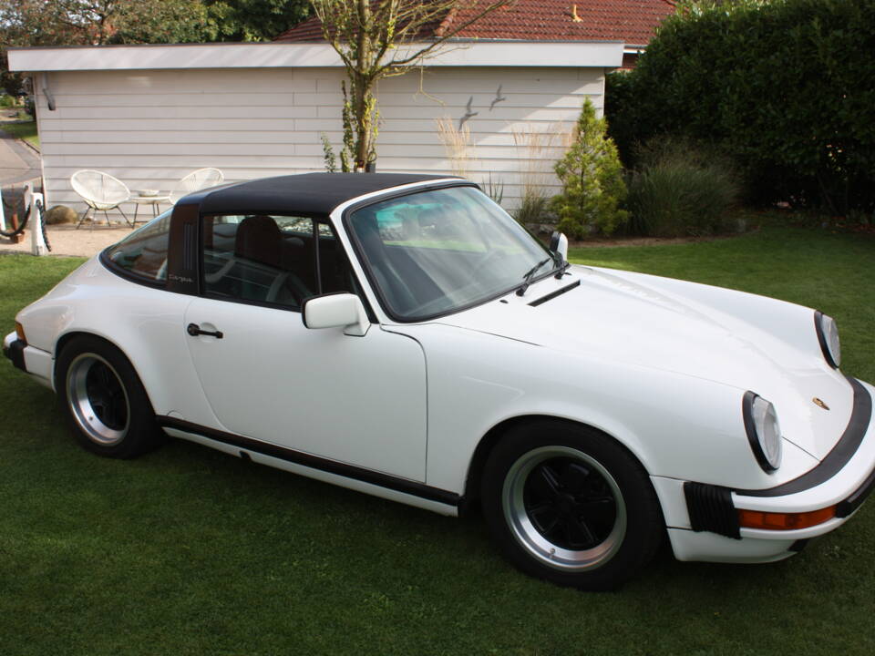 Image 3/13 de Porsche 911 Carrera 3.2 (1989)