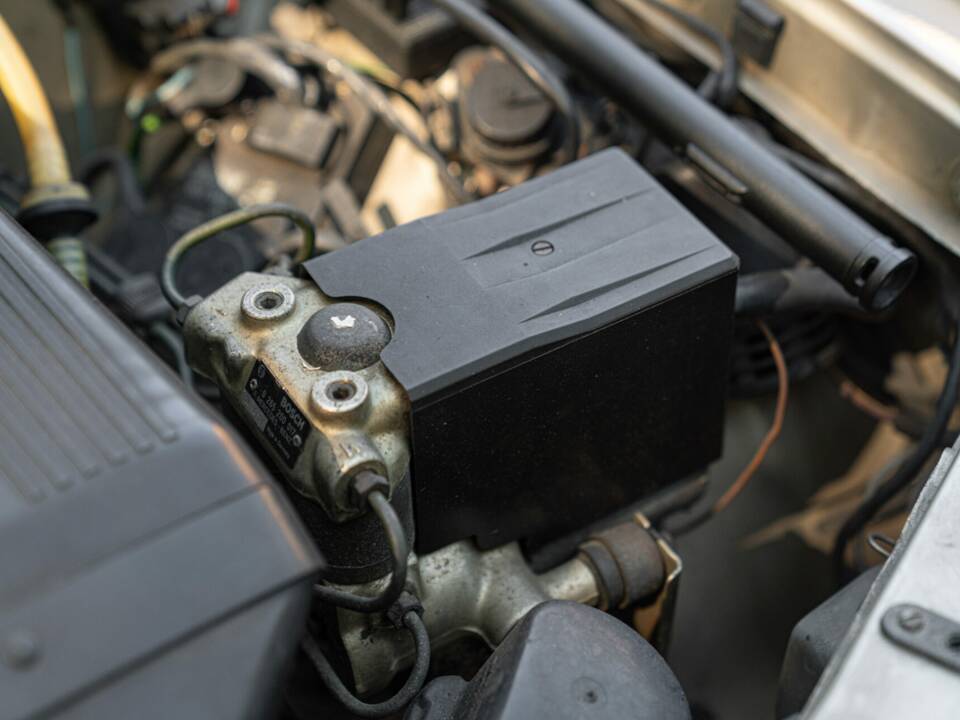 Image 46/50 of Mercedes-Benz 190 E 2.3-16 (1985)