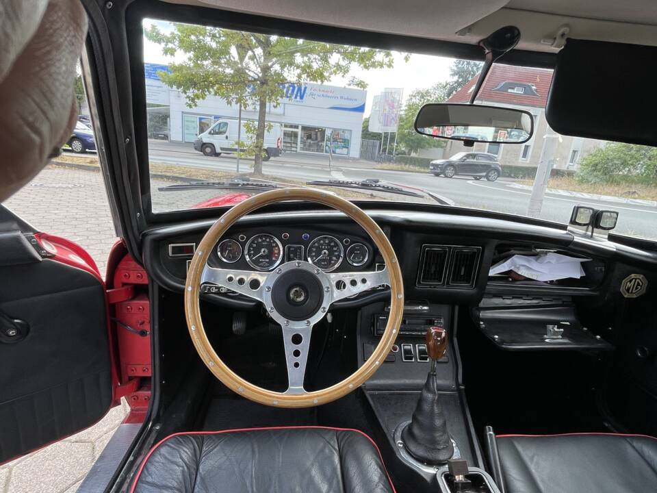 Image 7/13 de MG MGB GT (1976)