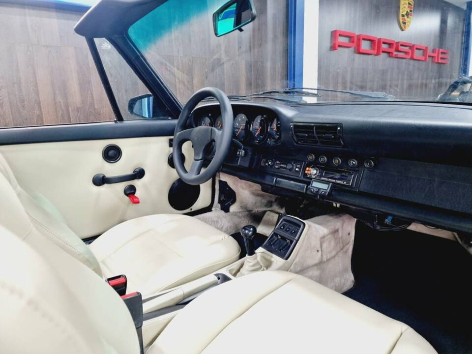 Image 2/8 of Porsche 911 Carrera 4 (1990)