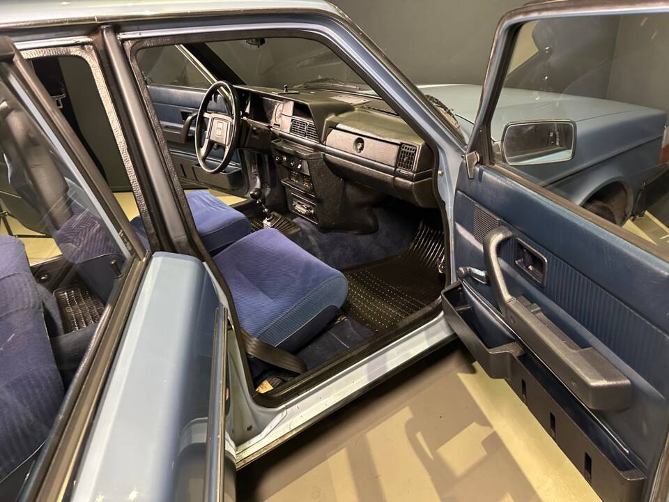 Image 20/33 of Volvo 244 (1981)