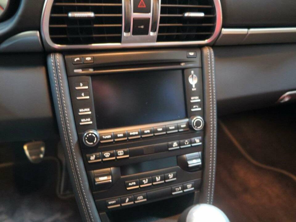 Image 19/50 of Porsche 911 Carrera 4S (2011)