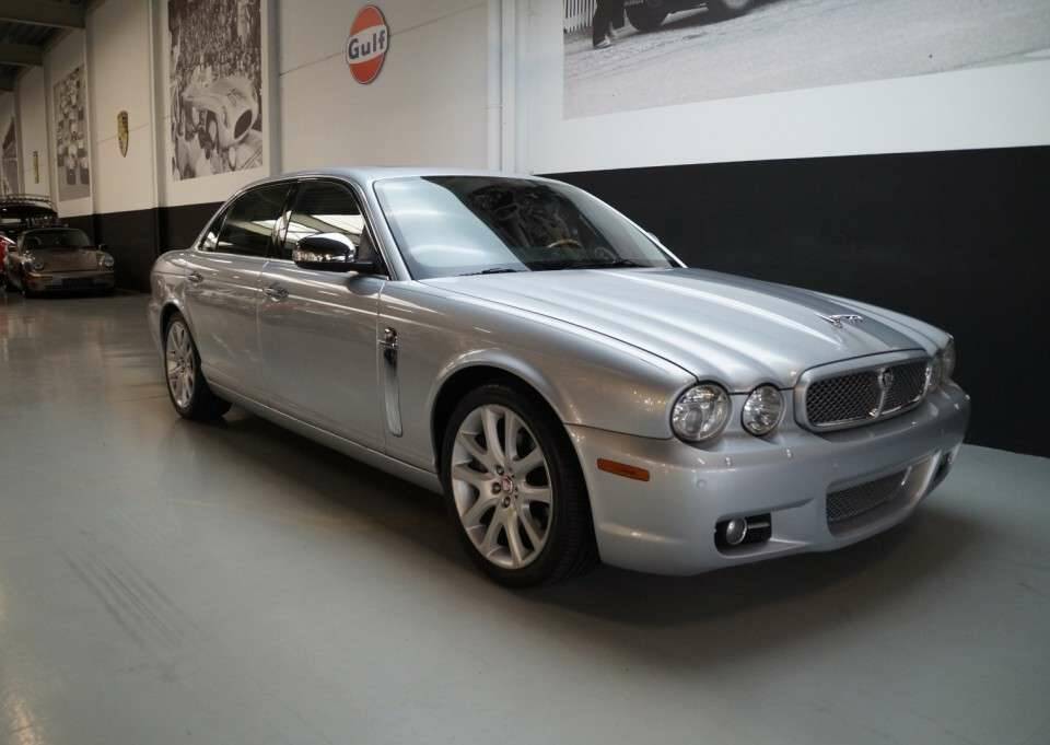 Bild 2/50 von Jaguar XJ 8 4.2 (2008)