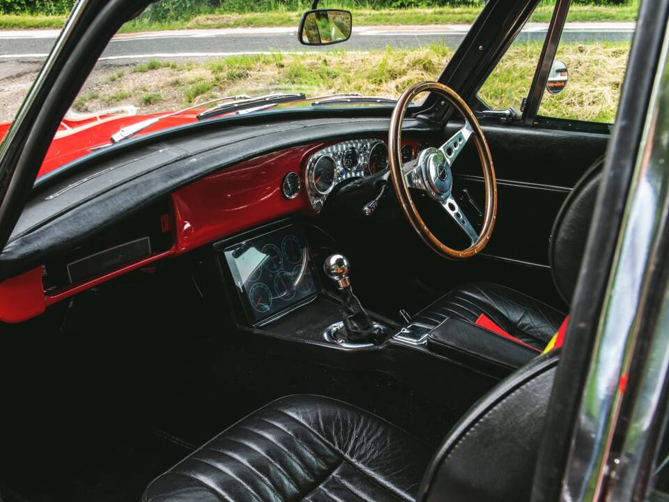 Image 4/50 of MG MGB GT V8 (1977)