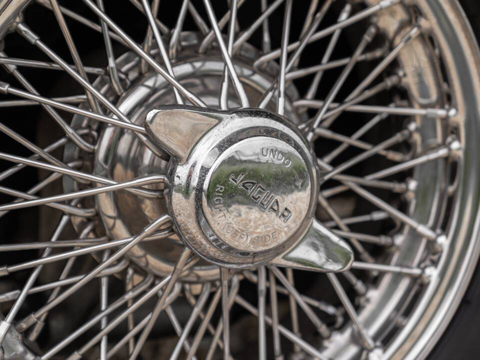 Image 9/25 de Jaguar Type E 4.2 (1964)