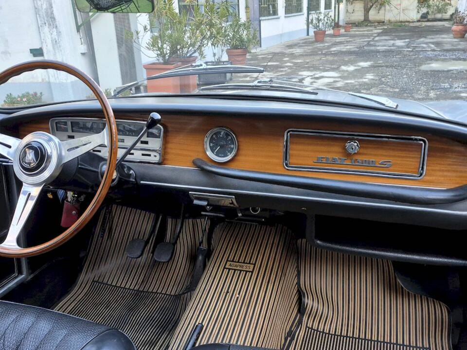 Image 40/54 de FIAT 1300 Vignale (1965)