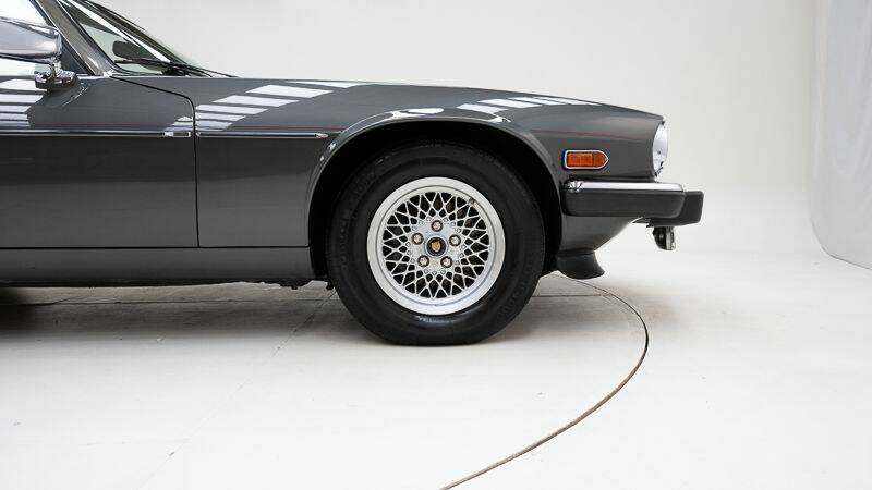 Image 10/15 of Jaguar XJS 5.3 V12 (1989)