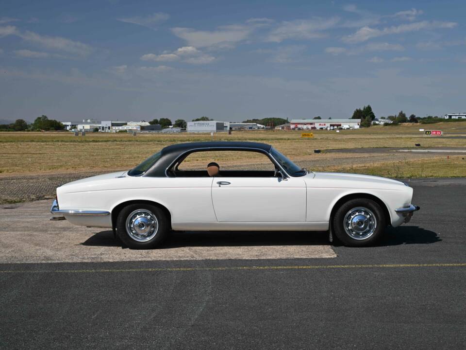 Bild 12/36 von Daimler Sovereign 4.2 (1976)